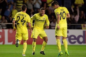 斯托克城战平哈德斯菲尔德，难分胜负()