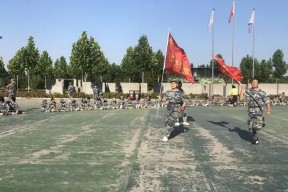 开云官方在线-希洪竖起旗帜，汇聚力量冲锋陷阵！(怀旧服战士冲锋切姿态宏)