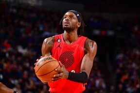 开云体育官网-顶尖球星在篮球职业联赛中展现实力，触目惊心()