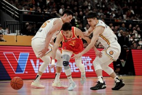 kaiyun sports-篮球职业联赛中球队实力均衡，悬念重重()