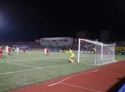 开云体育娱乐app-女足比赛意外事件频发，球员团结应对的简单介绍  第1张