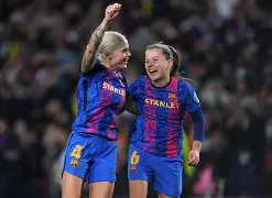 开云体育娱乐app-女足比赛意外事件频发，球员团结应对的简单介绍  第2张