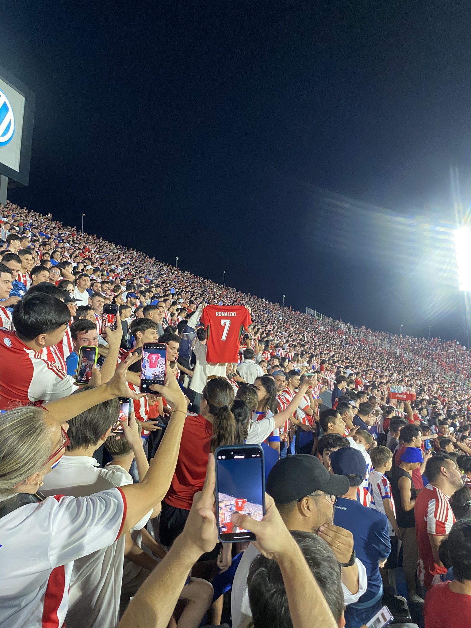 开云-足球赛场再掀热潮，全球球迷热情期待()  第1张