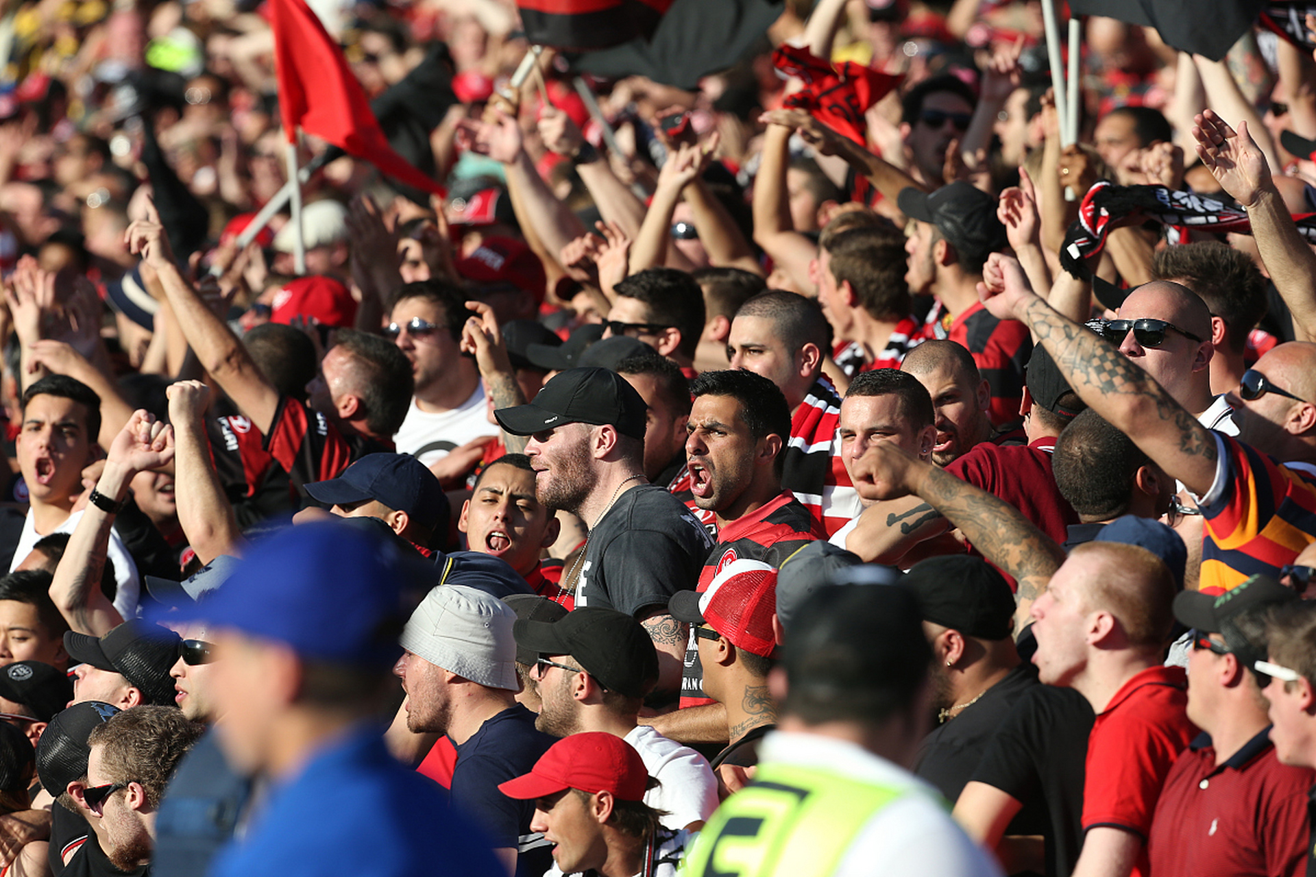 开云-足球赛场再掀热潮，全球球迷热情期待()  第2张