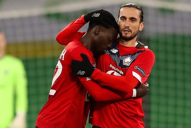 开云体育娱乐app-葡萄牙比赛最后时刻球迷冲场大四喜  第2张