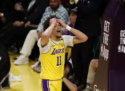 kaiyun sports-湖人中锋荣膺最佳防守球员引发球迷热议()  第1张