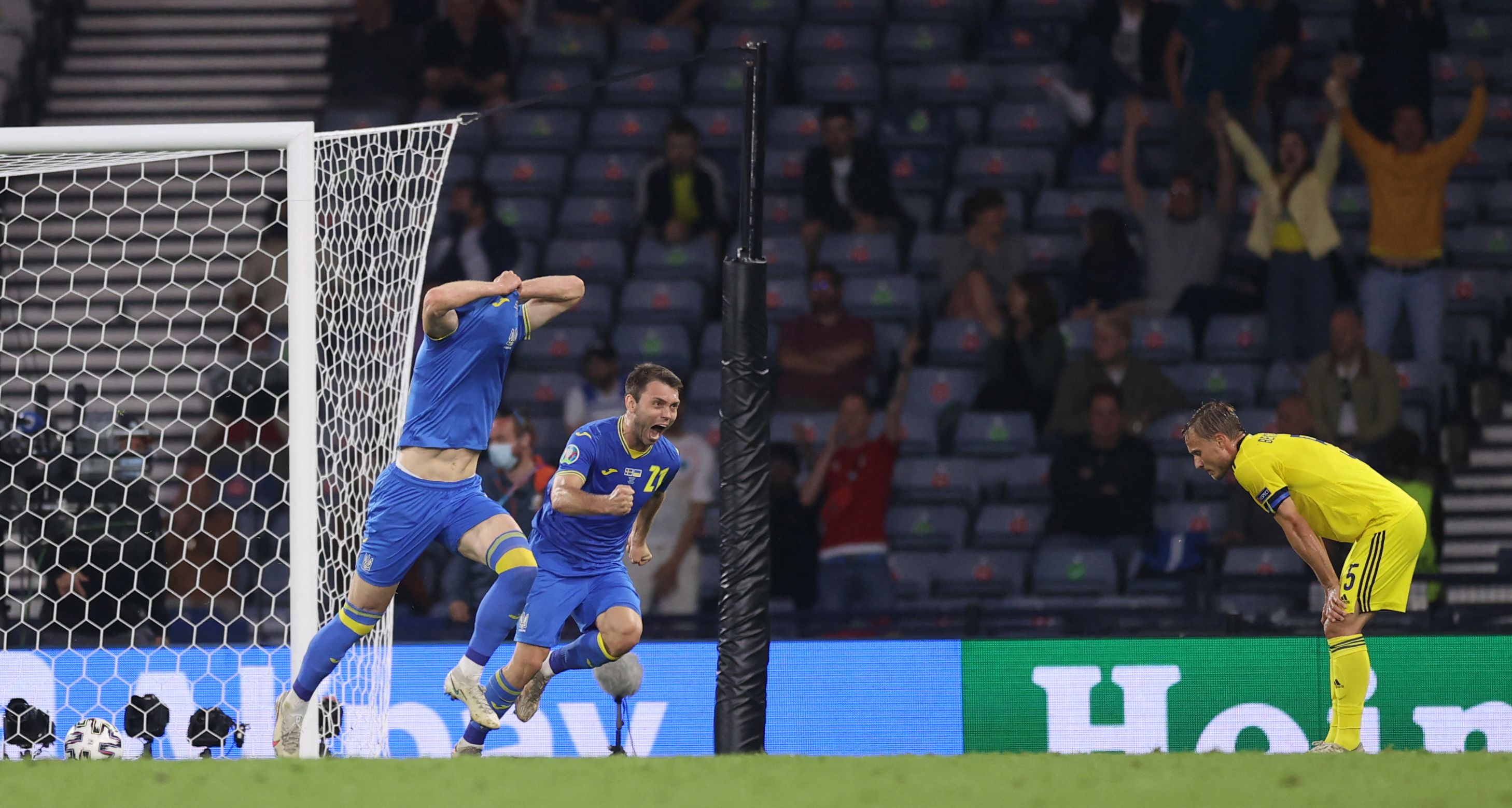 kaiyun app-乌克兰队主场完胜瑞典，晋级八强()  第2张