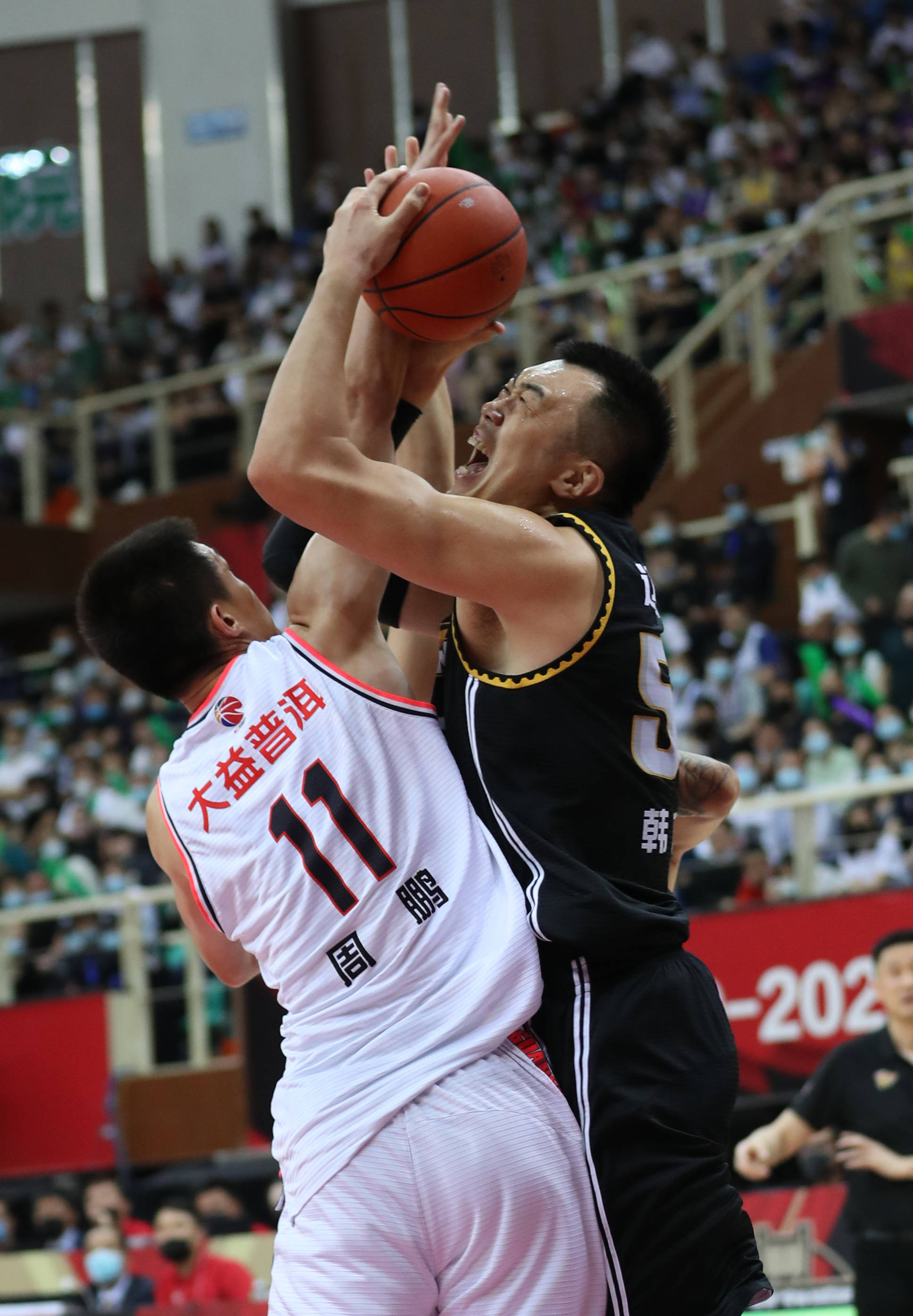 开云中国-球队后卫在比赛中展现出色的表现()  第1张