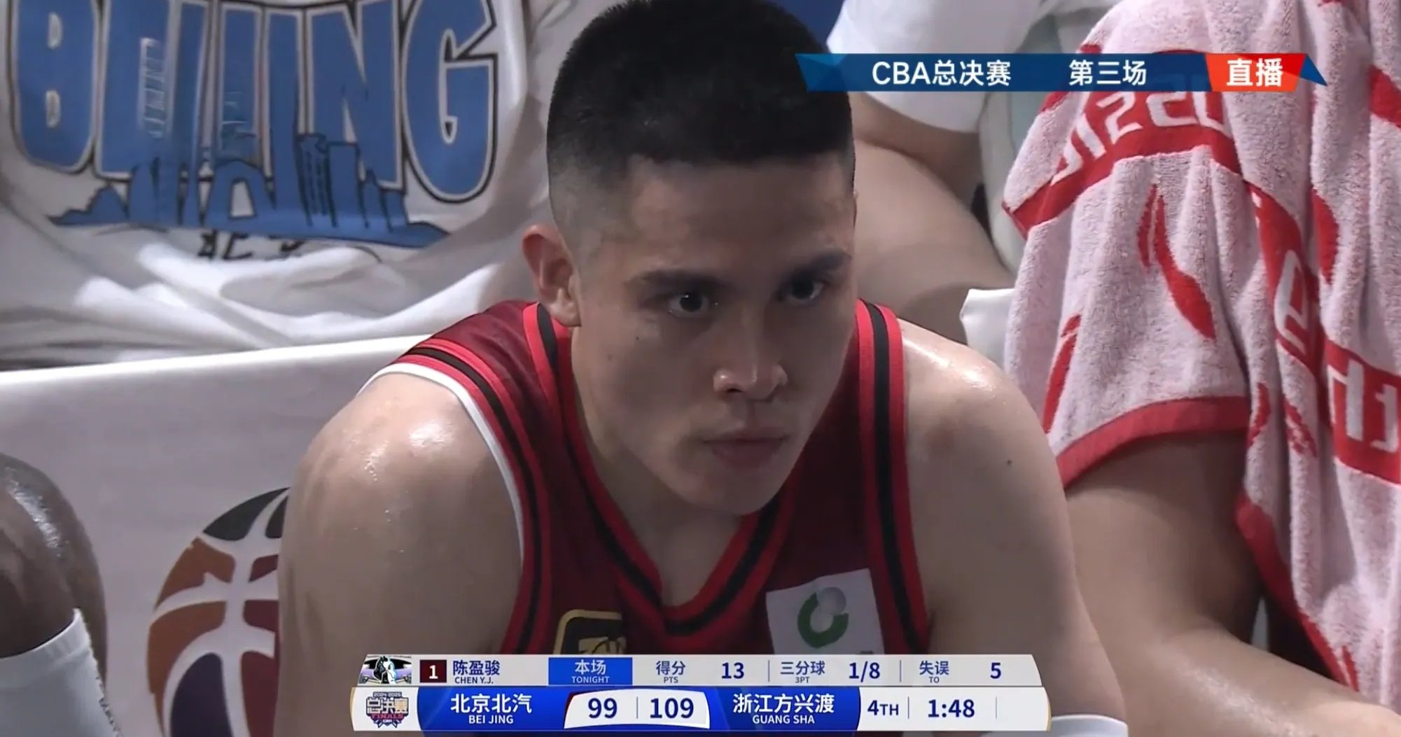 开云中国-球队后卫在比赛中展现出色的表现()  第2张