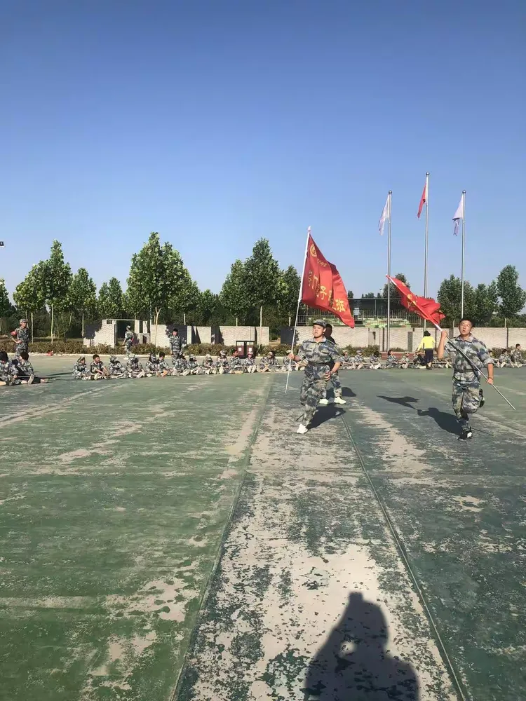 开云官方在线-希洪竖起旗帜，汇聚力量冲锋陷阵！(怀旧服战士冲锋切姿态宏)  第1张